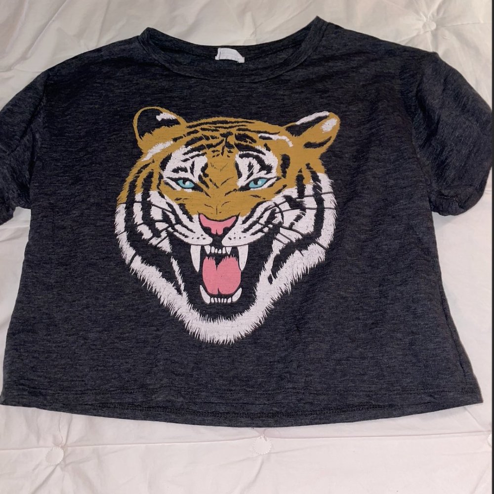 cropped tiger graphic tee
